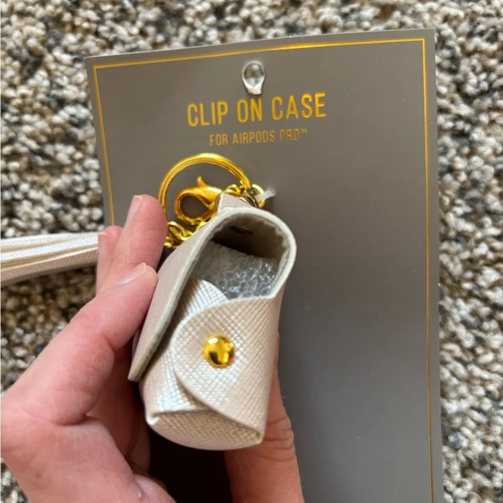 Oliver Smith & Co AirPods Pro Clip On Case Shiny White W/ Gold Keychain Wireless